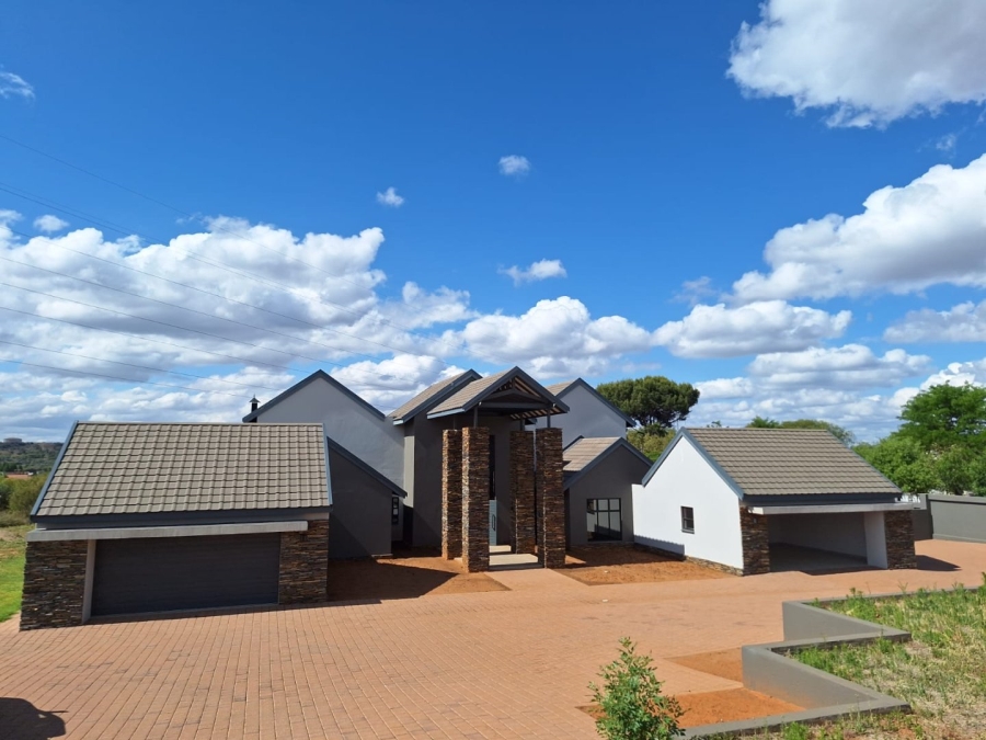 5 Bedroom Property for Sale in Rayton Free State